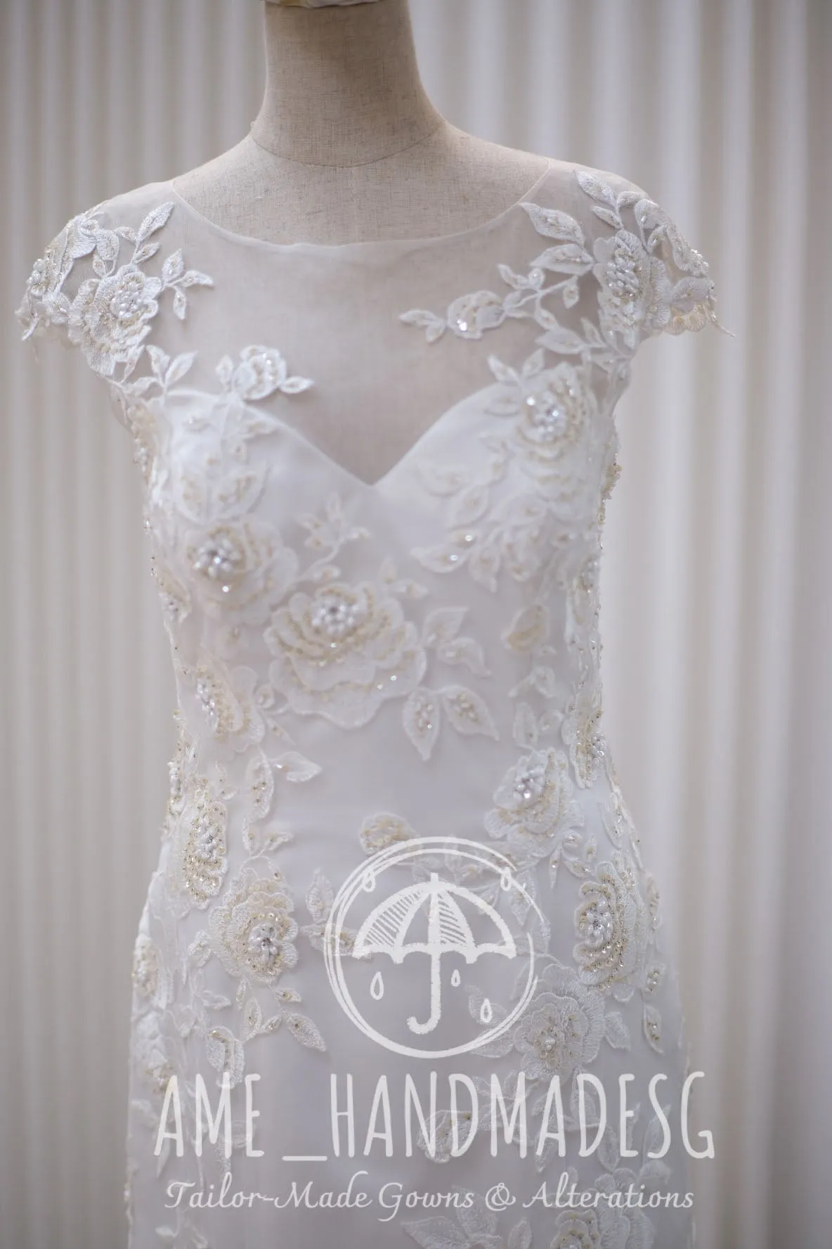 BG-WED-AME-10013 WEDDING GOWN PREMIUM FABRIC FULL APPLIQUE LACE WITH BEADED SIZE M , BUST 84-86 WAIST 68-70