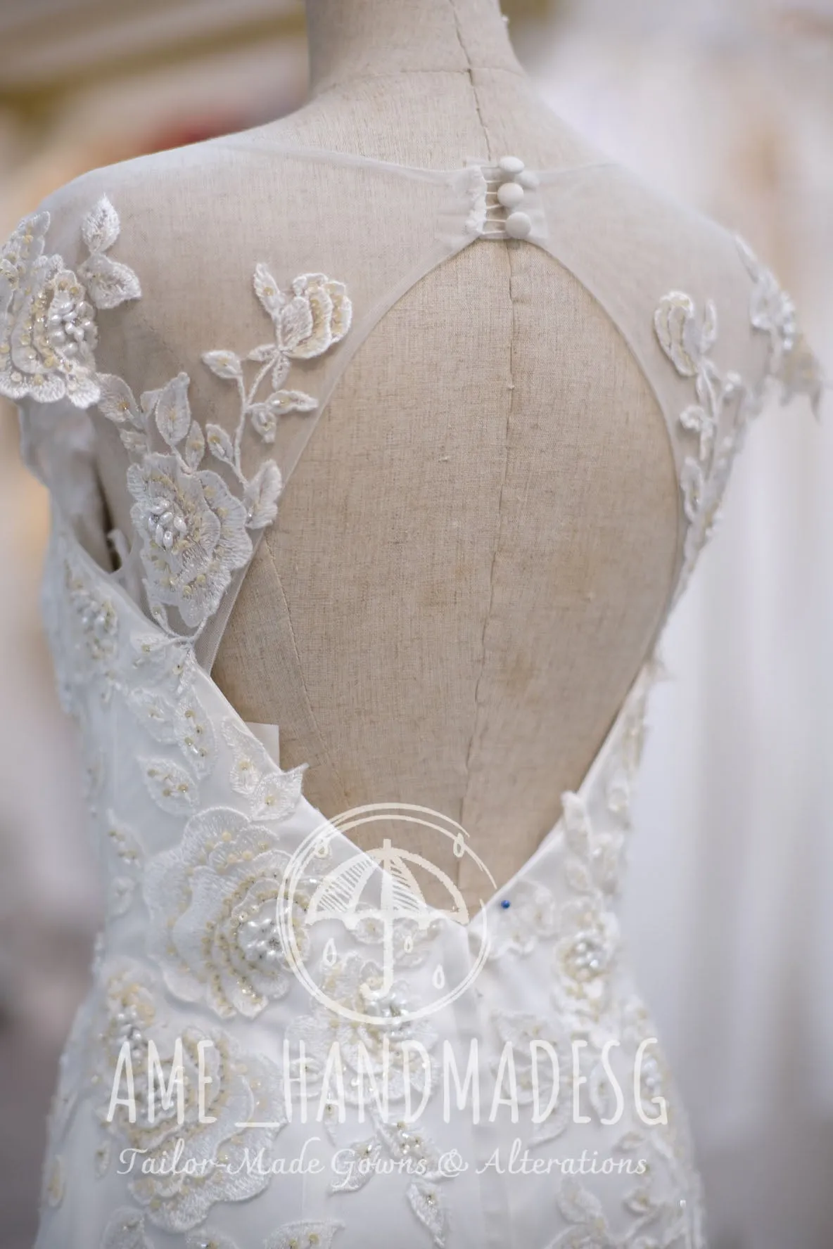BG-WED-AME-10013 WEDDING GOWN PREMIUM FABRIC FULL APPLIQUE LACE WITH BEADED SIZE M , BUST 84-86 WAIST 68-70