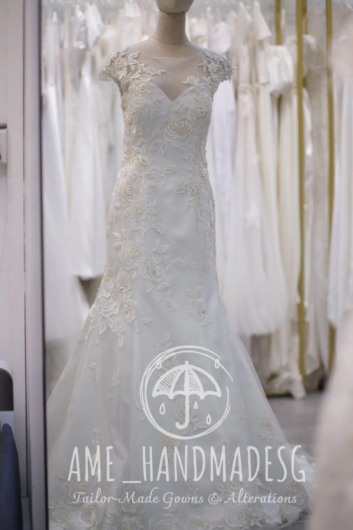 BG-WED-AME-10013 WEDDING GOWN PREMIUM FABRIC FULL APPLIQUE LACE WITH BEADED SIZE M , BUST 84-86 WAIST 68-70