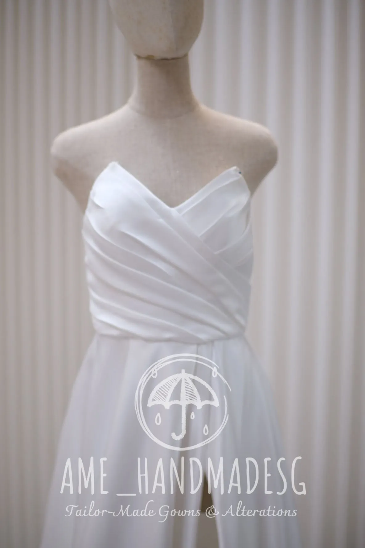BG-WED-AME-10018 WEDDING GOWNLUX FABRIX PLAIN WITH PLEATED SIZE M-L BUST 84-90 WAIST 70-74