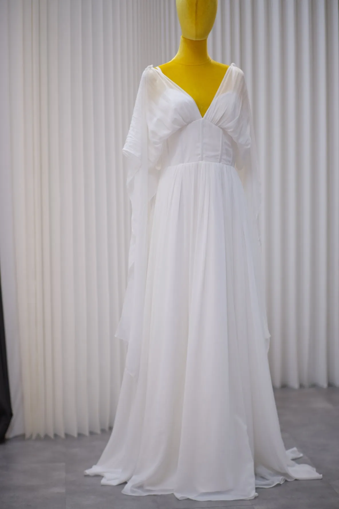 BG-WED-AME-10029 WEDDING GOWN PREMIUM FABRIC PLAIN WITH PLEATED SIZE M BUST 84-86 WAIST 68-70 HIPS 98