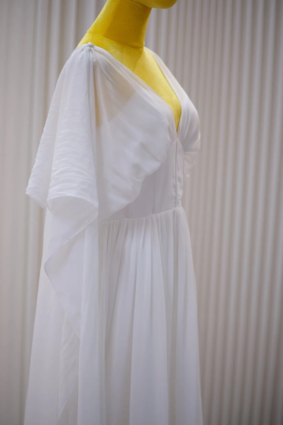 BG-WED-AME-10029 WEDDING GOWN PREMIUM FABRIC PLAIN WITH PLEATED SIZE M BUST 84-86 WAIST 68-70 HIPS 98