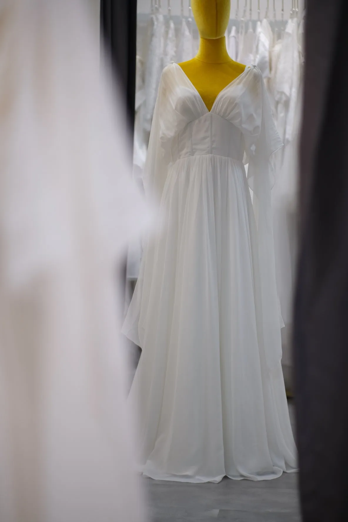 BG-WED-AME-10029 WEDDING GOWN PREMIUM FABRIC PLAIN WITH PLEATED SIZE M BUST 84-86 WAIST 68-70 HIPS 98