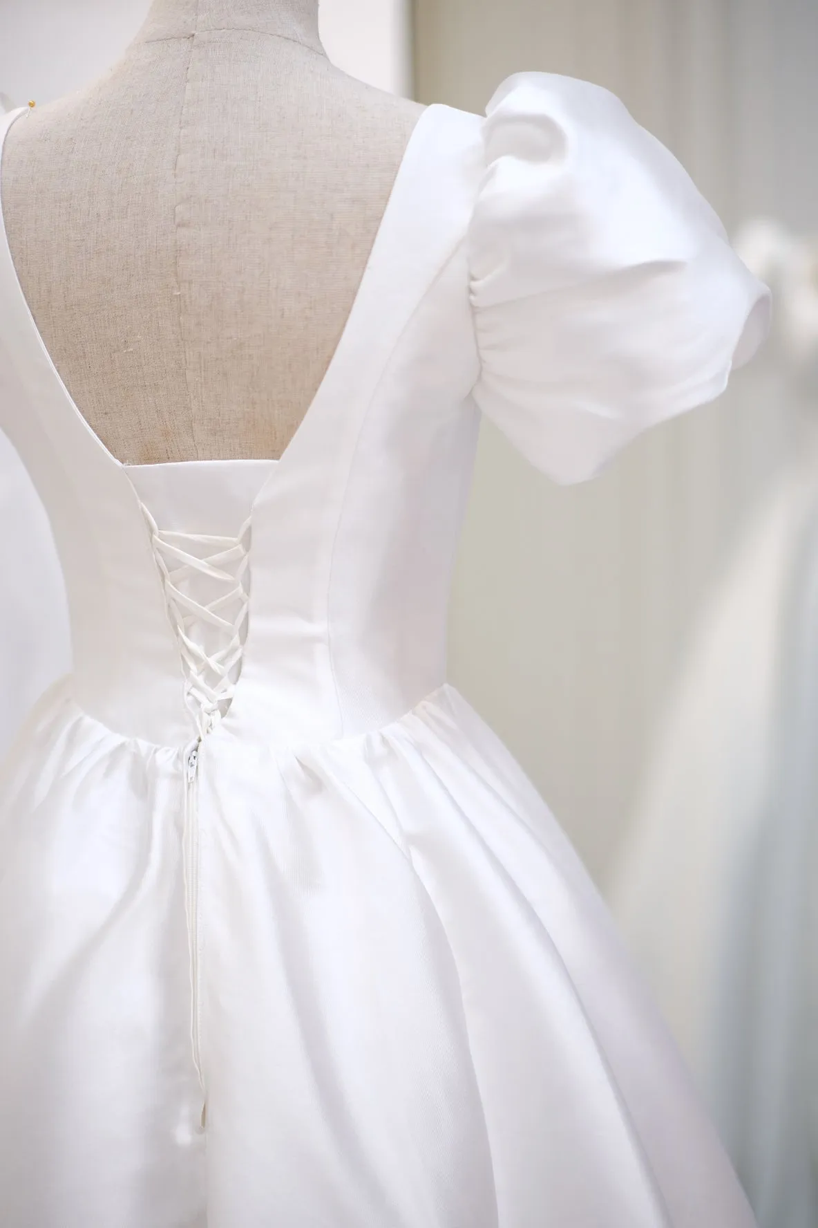 BG-WED-AME-10030 WEDDING GOWN LUX FABRIC PLAIN WITH PLATED SIZE S BUST 80-84 WAIST 66-68 HIPS 96
