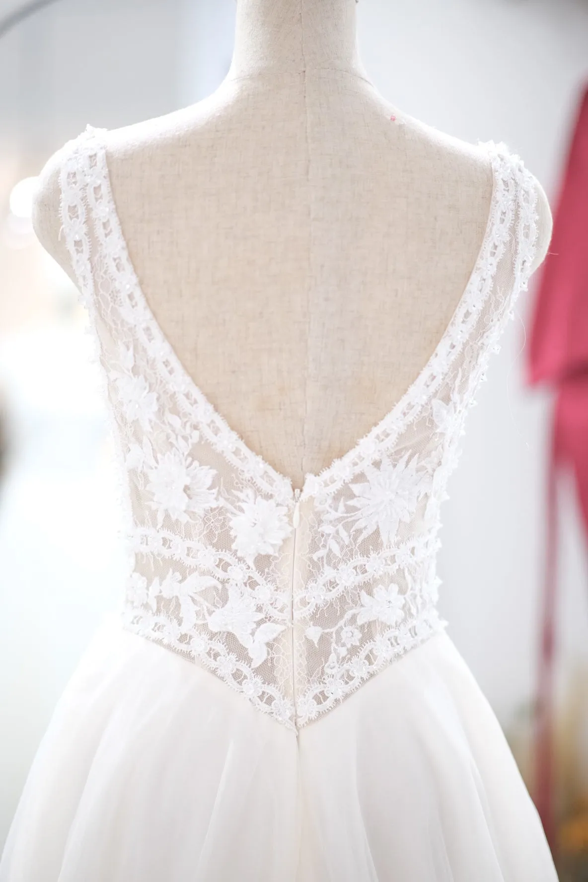 BG-WED-AME-10040 WEDDING GOWN LUX FABRIC HALF LACE WITH BEADED SIZE S BUST 80-84 WAIST 64-68 HIPS 94