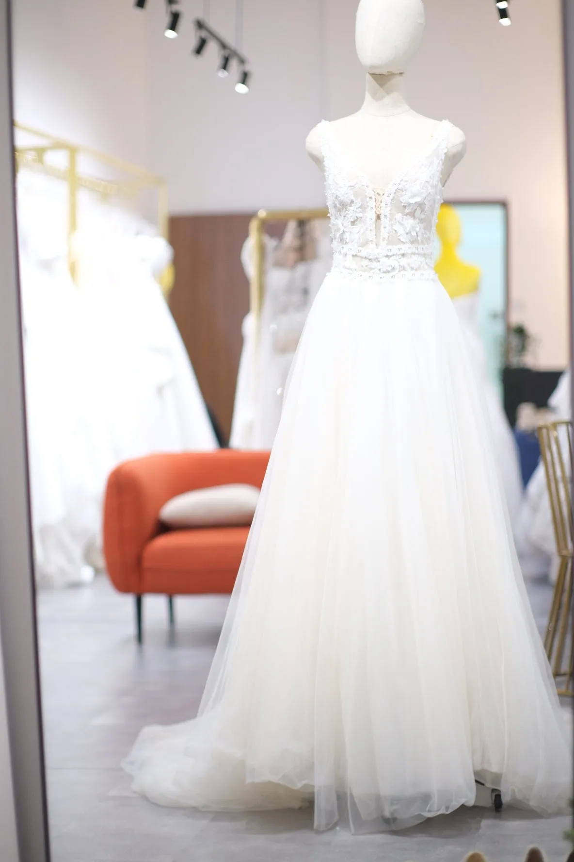 BG-WED-AME-10040 WEDDING GOWN LUX FABRIC HALF LACE WITH BEADED SIZE S BUST 80-84 WAIST 64-68 HIPS 94