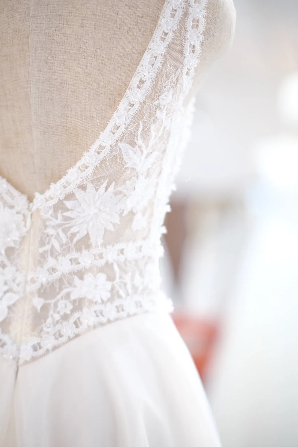 BG-WED-AME-10040 WEDDING GOWN LUX FABRIC HALF LACE WITH BEADED SIZE S BUST 80-84 WAIST 64-68 HIPS 94