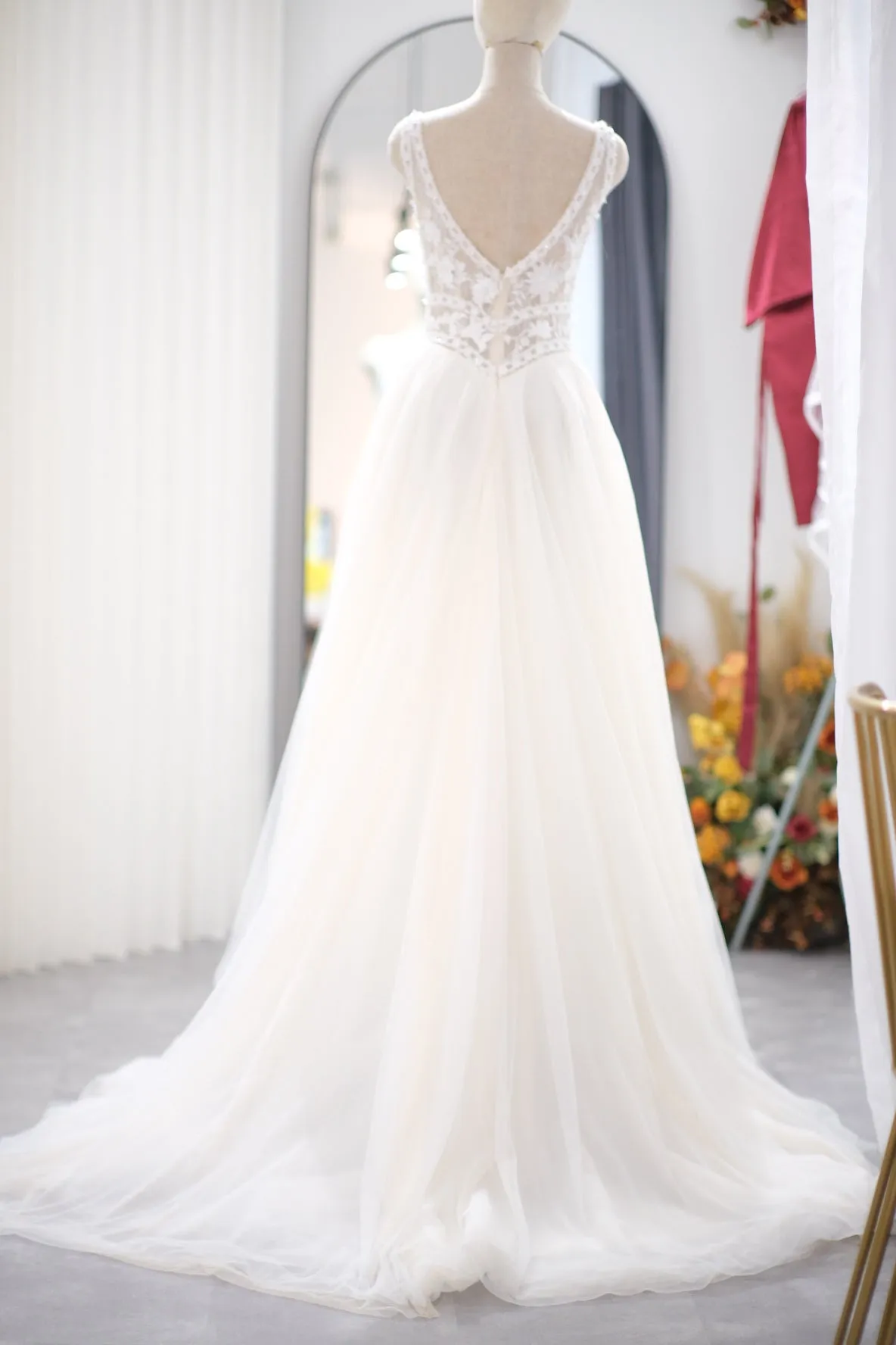 BG-WED-AME-10040 WEDDING GOWN LUX FABRIC HALF LACE WITH BEADED SIZE S BUST 80-84 WAIST 64-68 HIPS 94
