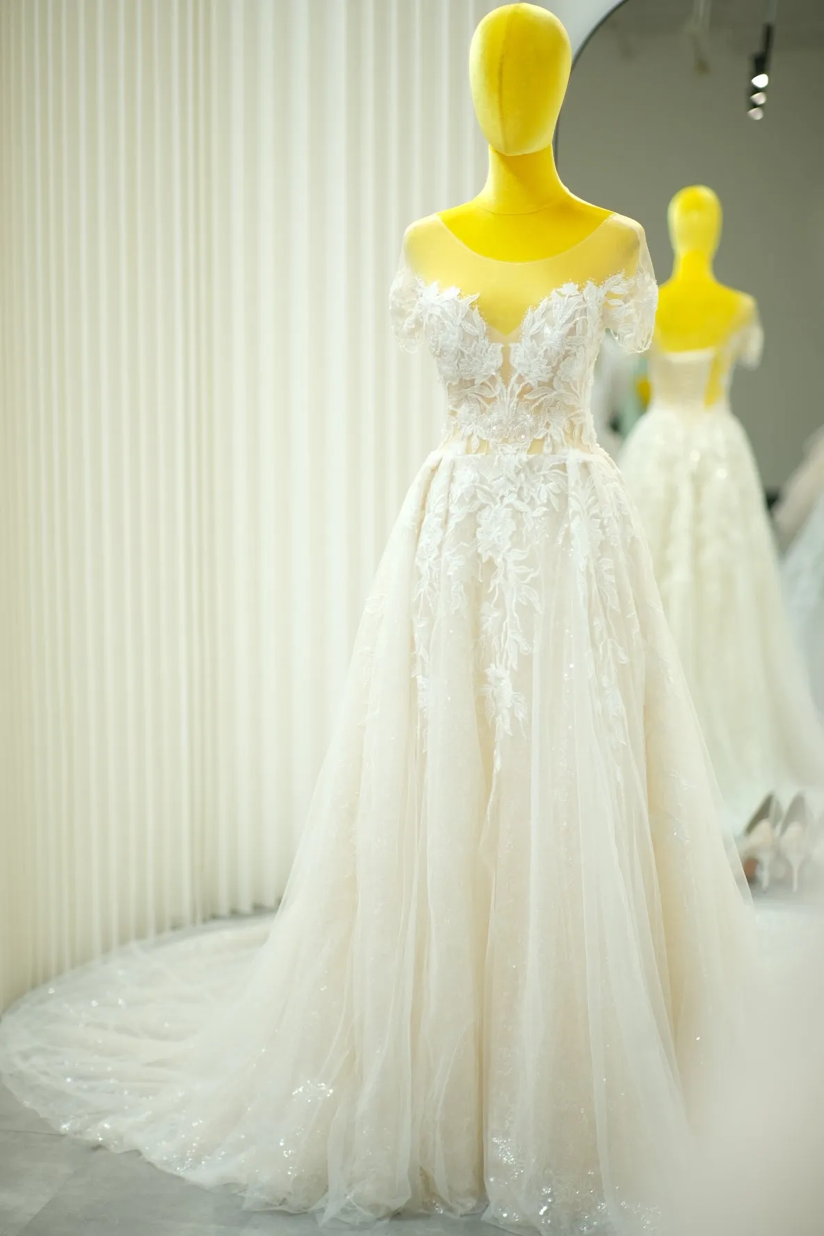 BG-WED-AME-10041 WEDDING GOWN LUX FABRIC, FULL FABRIC LACE  WITH LACE ,SIZE S BUST 80-84 WAIST 66-68 HIPS 96