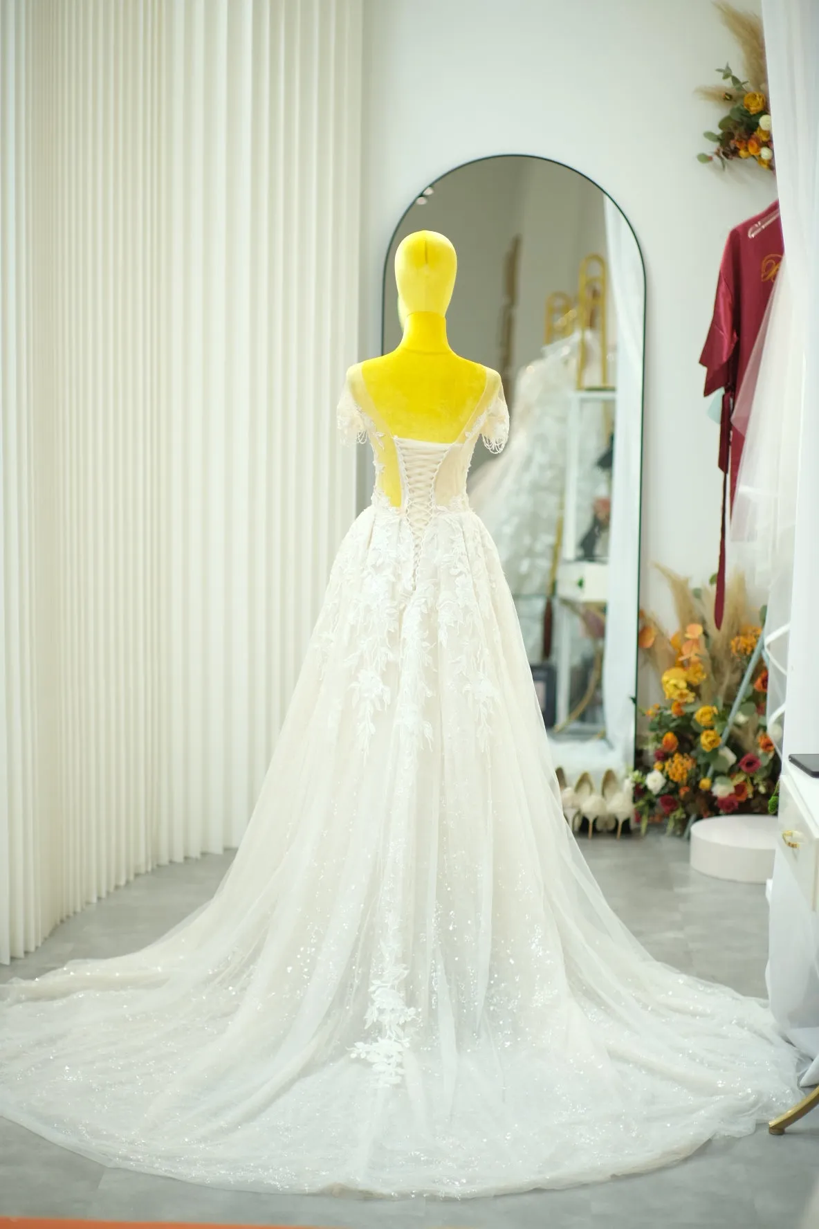 BG-WED-AME-10041 WEDDING GOWN LUX FABRIC, FULL FABRIC LACE  WITH LACE ,SIZE S BUST 80-84 WAIST 66-68 HIPS 96