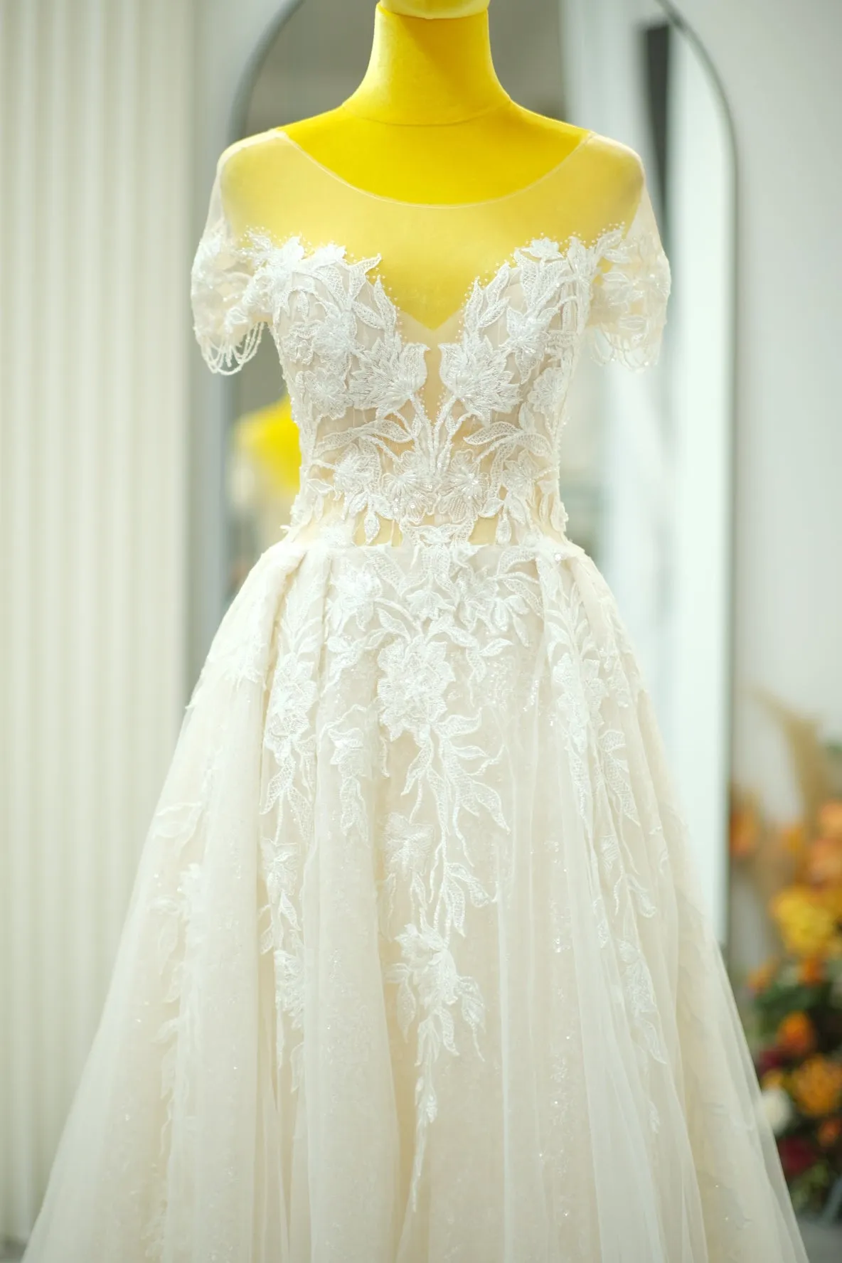 BG-WED-AME-10041 WEDDING GOWN LUX FABRIC, FULL FABRIC LACE  WITH LACE ,SIZE S BUST 80-84 WAIST 66-68 HIPS 96