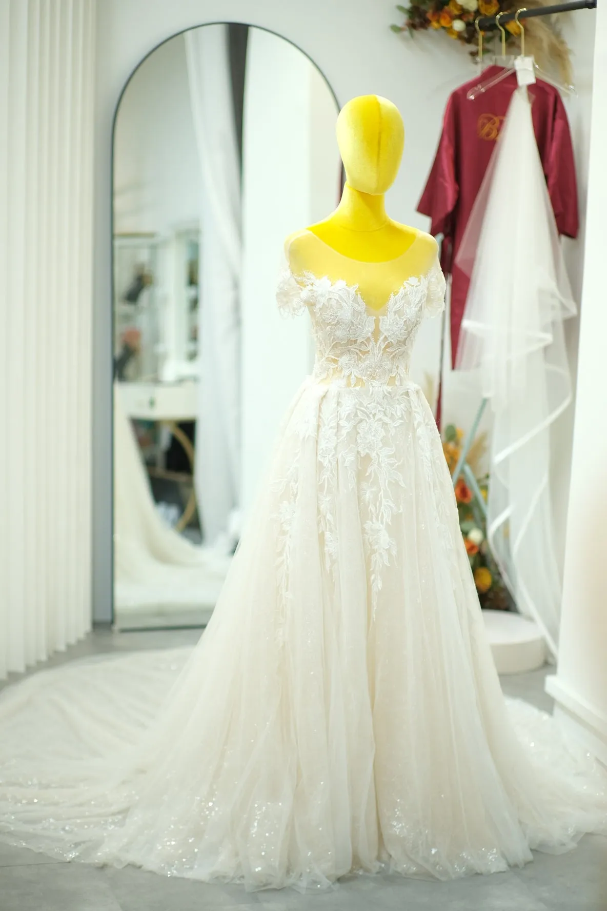 BG-WED-AME-10041 WEDDING GOWN LUX FABRIC, FULL FABRIC LACE  WITH LACE ,SIZE S BUST 80-84 WAIST 66-68 HIPS 96