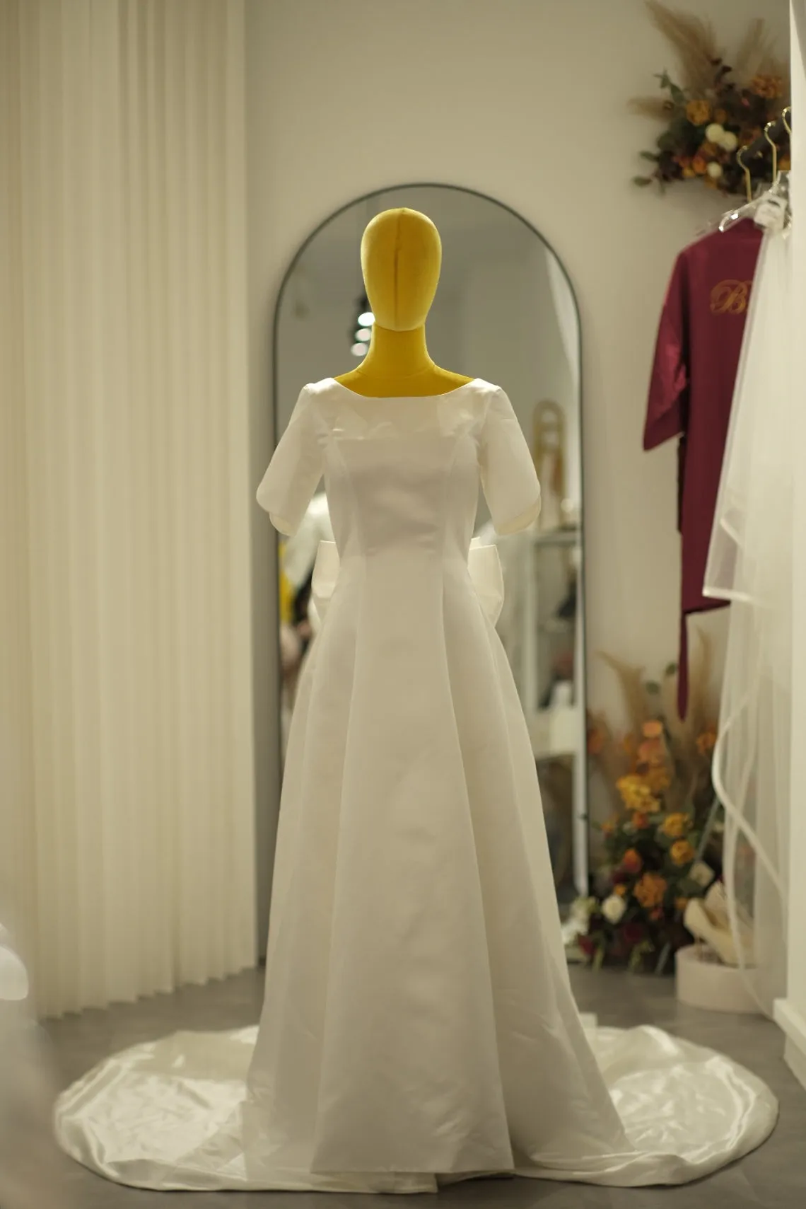 BG-WED-AME-10051 WEDDING GOWN LUX FABRIC PLAIN WITH PLEATED SIZE S BUST 80-84 WAIST 66-68