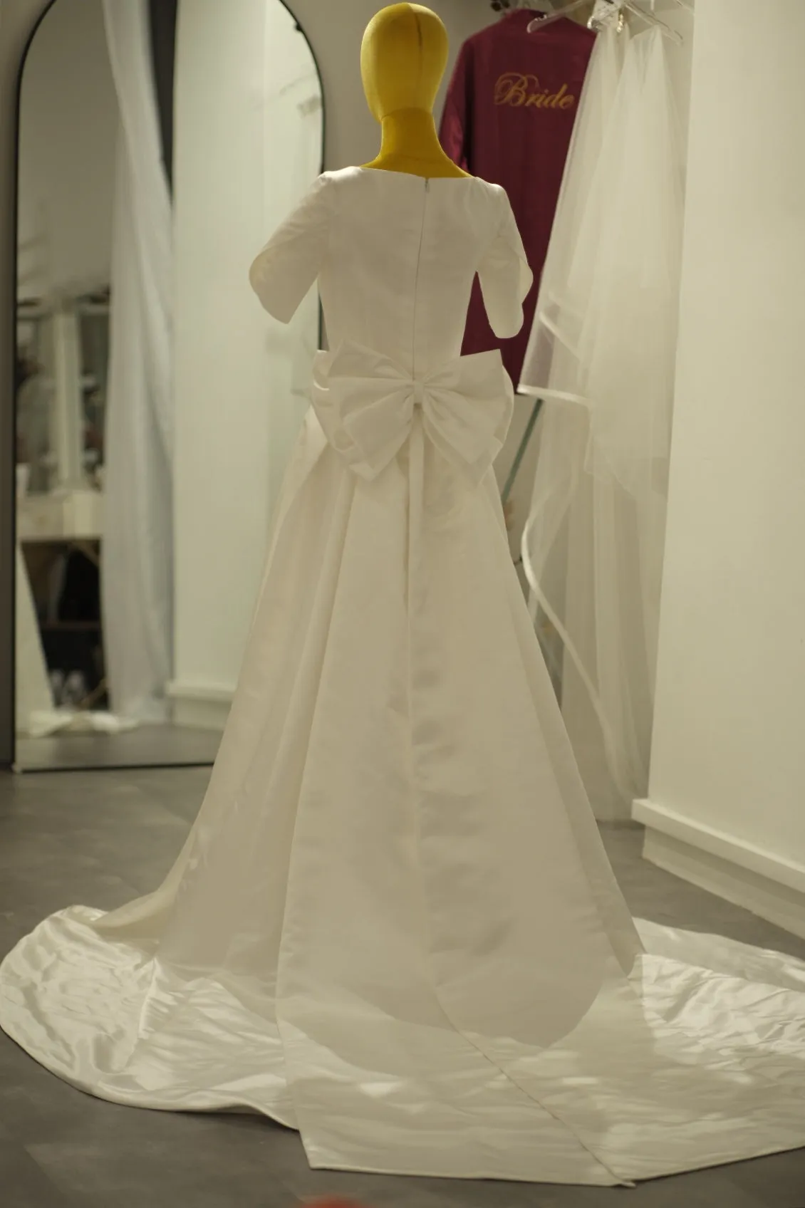 BG-WED-AME-10051 WEDDING GOWN LUX FABRIC PLAIN WITH PLEATED SIZE S BUST 80-84 WAIST 66-68