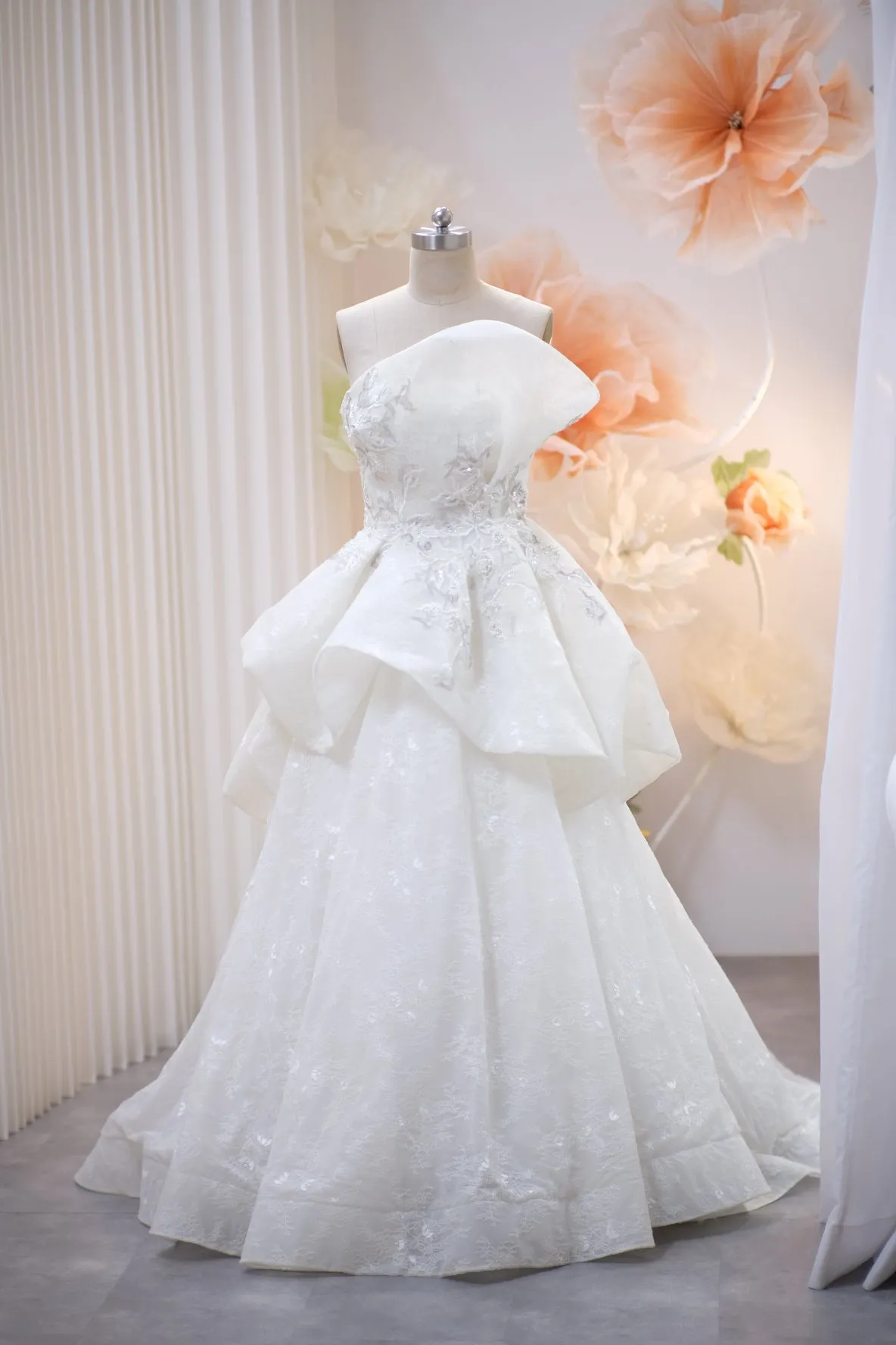 BG-WED-AME-10056 WEDDING GOWN LUX FABRIC FULL Fabric LACE WITH BEADED SIZE L BUST 88-90 WAIST 68-70