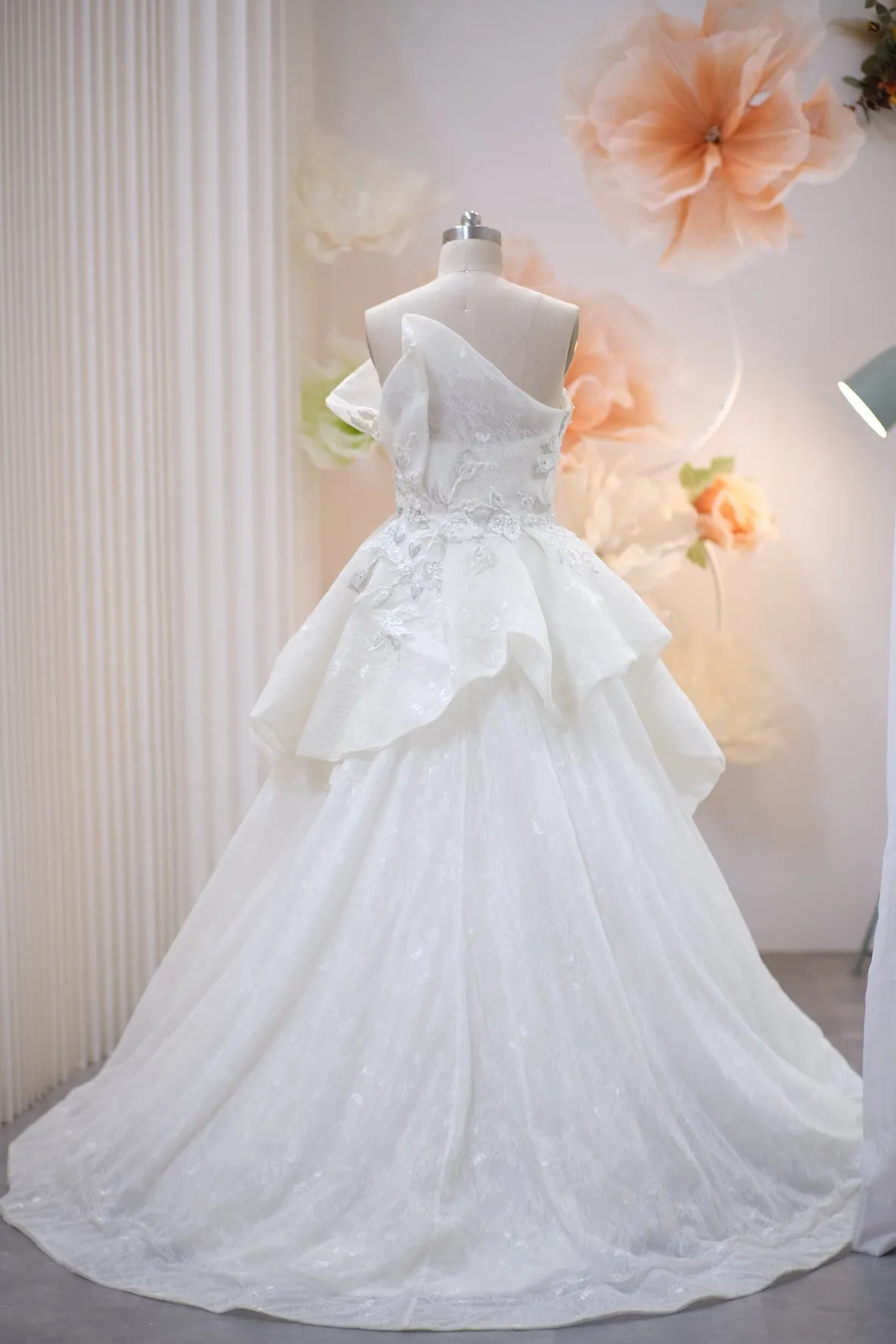BG-WED-AME-10056 WEDDING GOWN LUX FABRIC FULL Fabric LACE WITH BEADED SIZE L BUST 88-90 WAIST 68-70