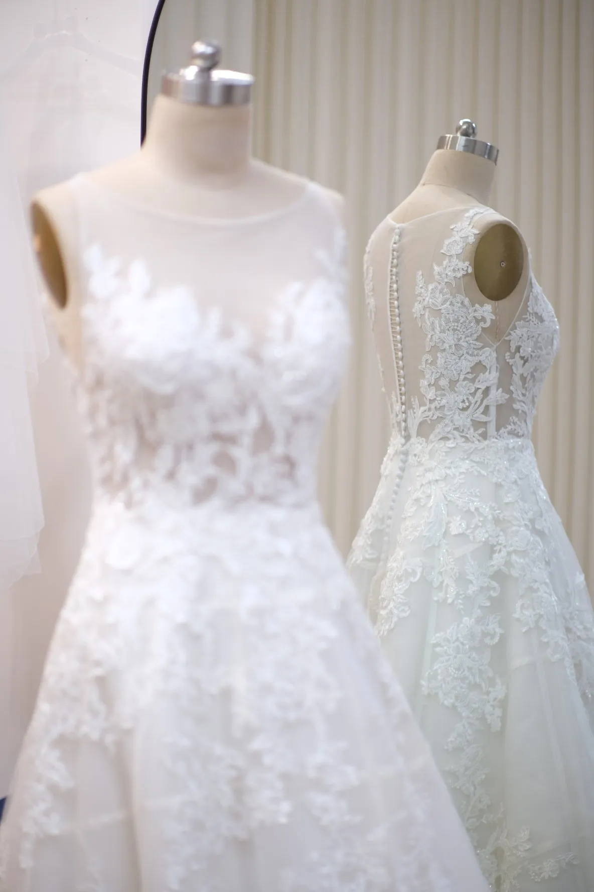 BG-WED-AME-10060 WEDDING GOWN LUX FABRIC Full Applique Lace WITH BEADED SIZE M BUST 84-86 WAIST 68-70