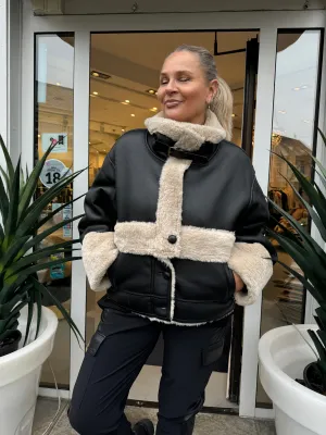 Urban Code Two length aviator sort kort jakke med avtagbar del